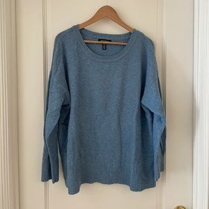 Ellen Tracy blue crewneck sweater